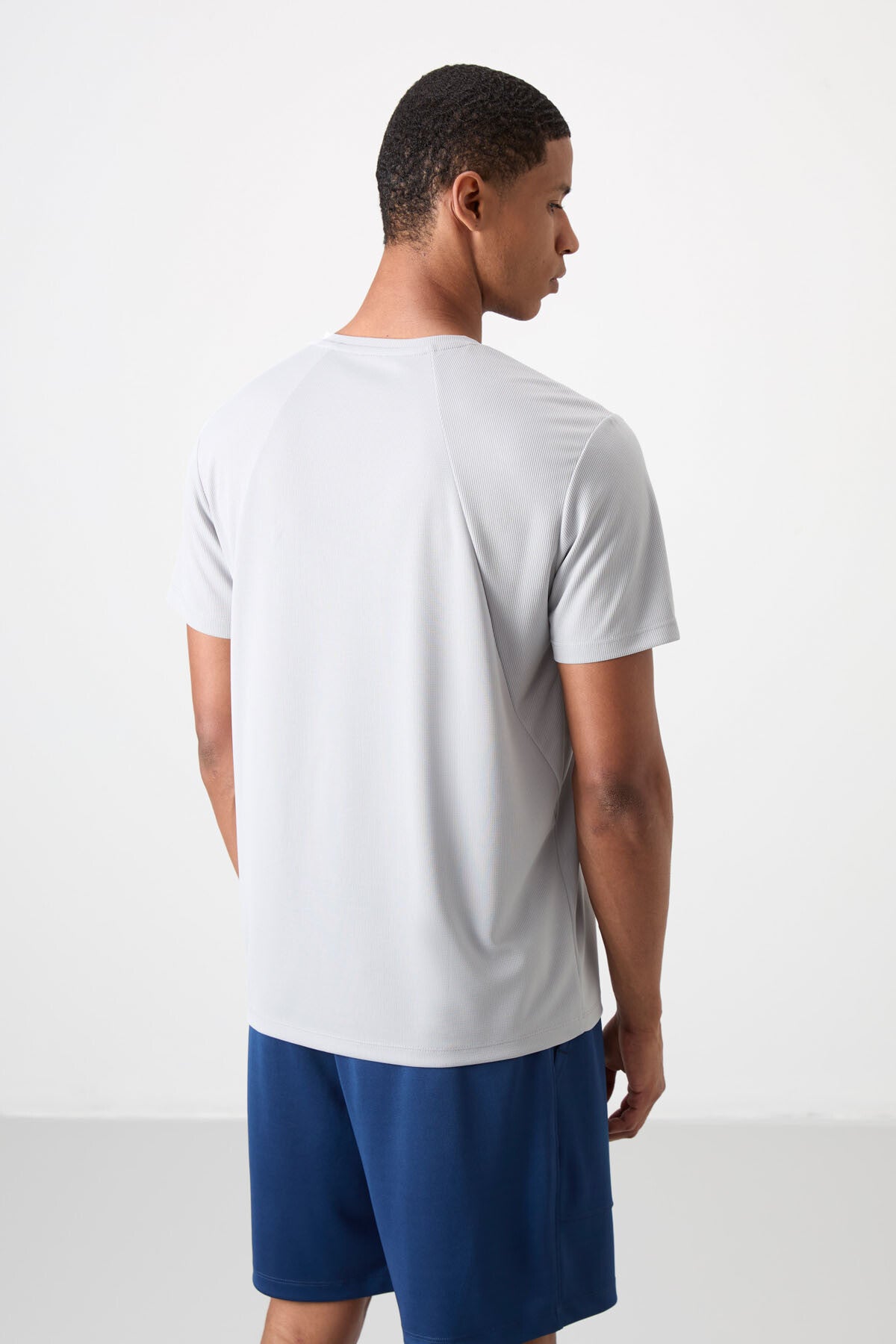 Breathable Textured Thin Flexible Standard Fit Men's Performance T-Shirt - 88391