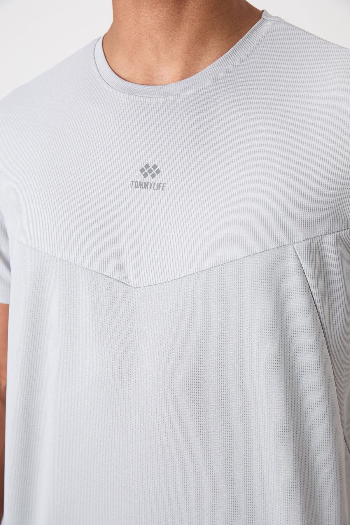 Breathable Textured Thin Flexible Standard Fit Men's Performance T-Shirt - 88391