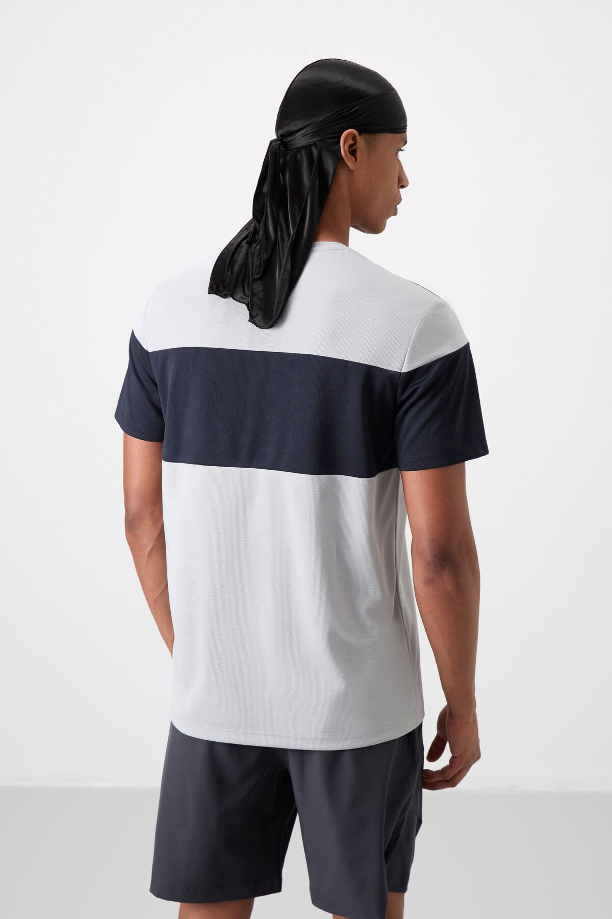 Breathable Textured Thin Flexible Standard Fit Men's Performance T-Shirt - 88396