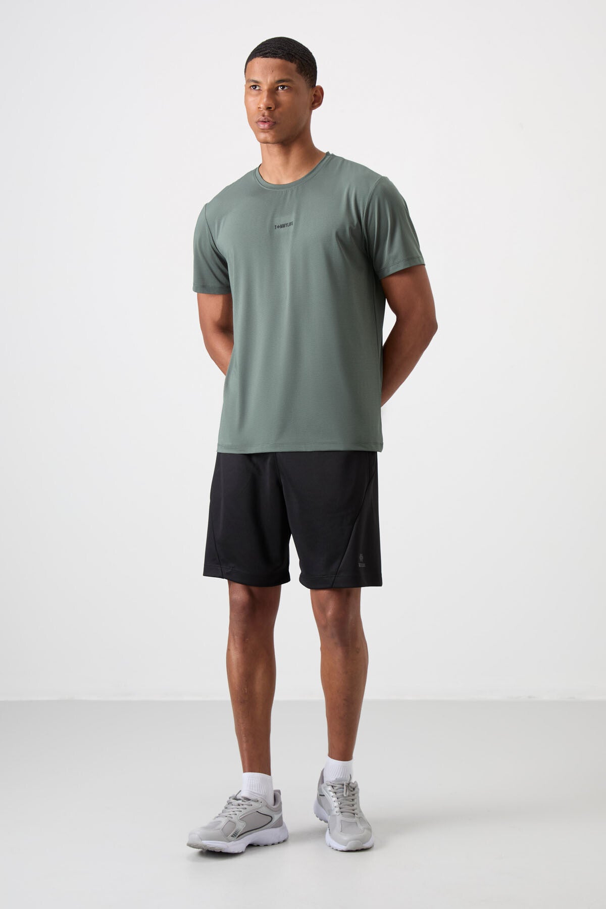 Breathable Textured Thin Flexible Standard Fit Men's Performance T-Shirt - 88384