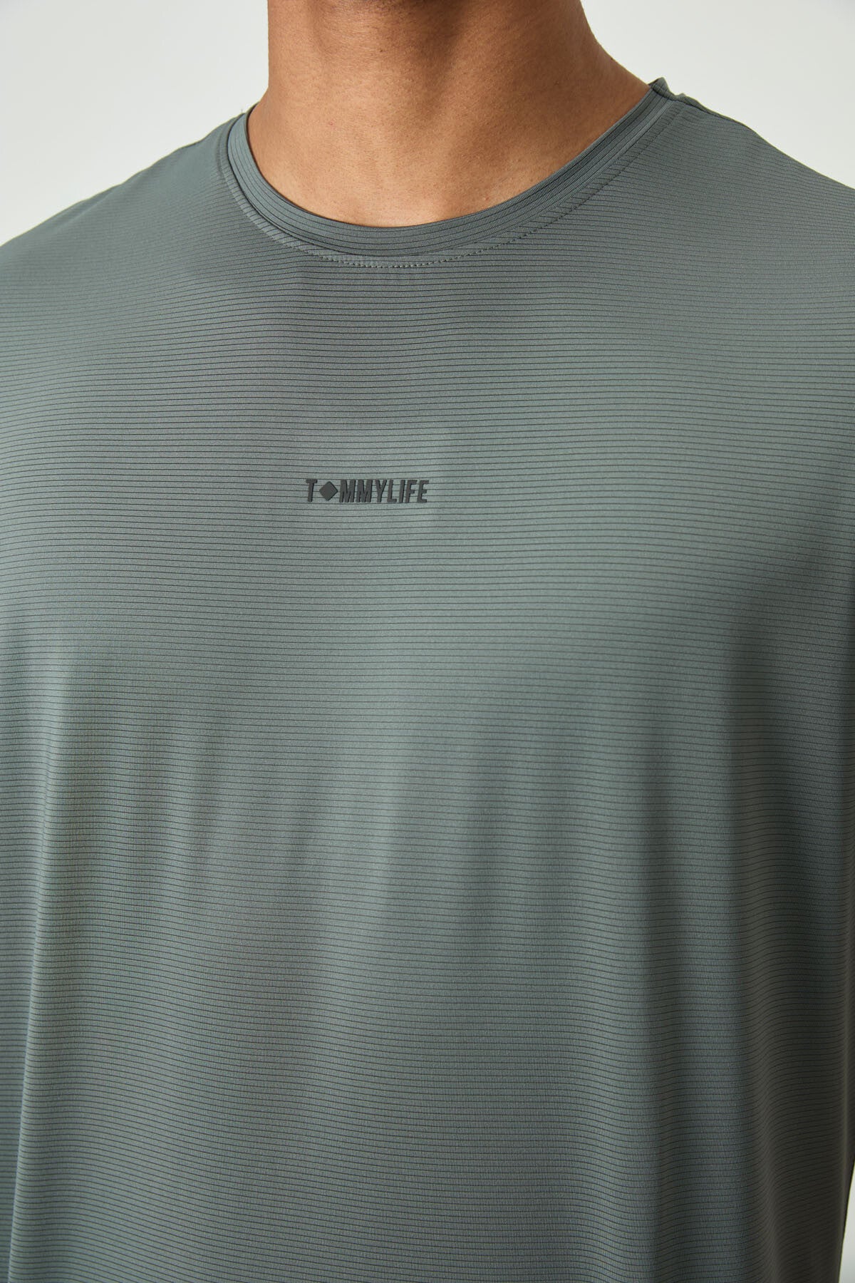 Breathable Textured Thin Flexible Standard Fit Men's Performance T-Shirt - 88384