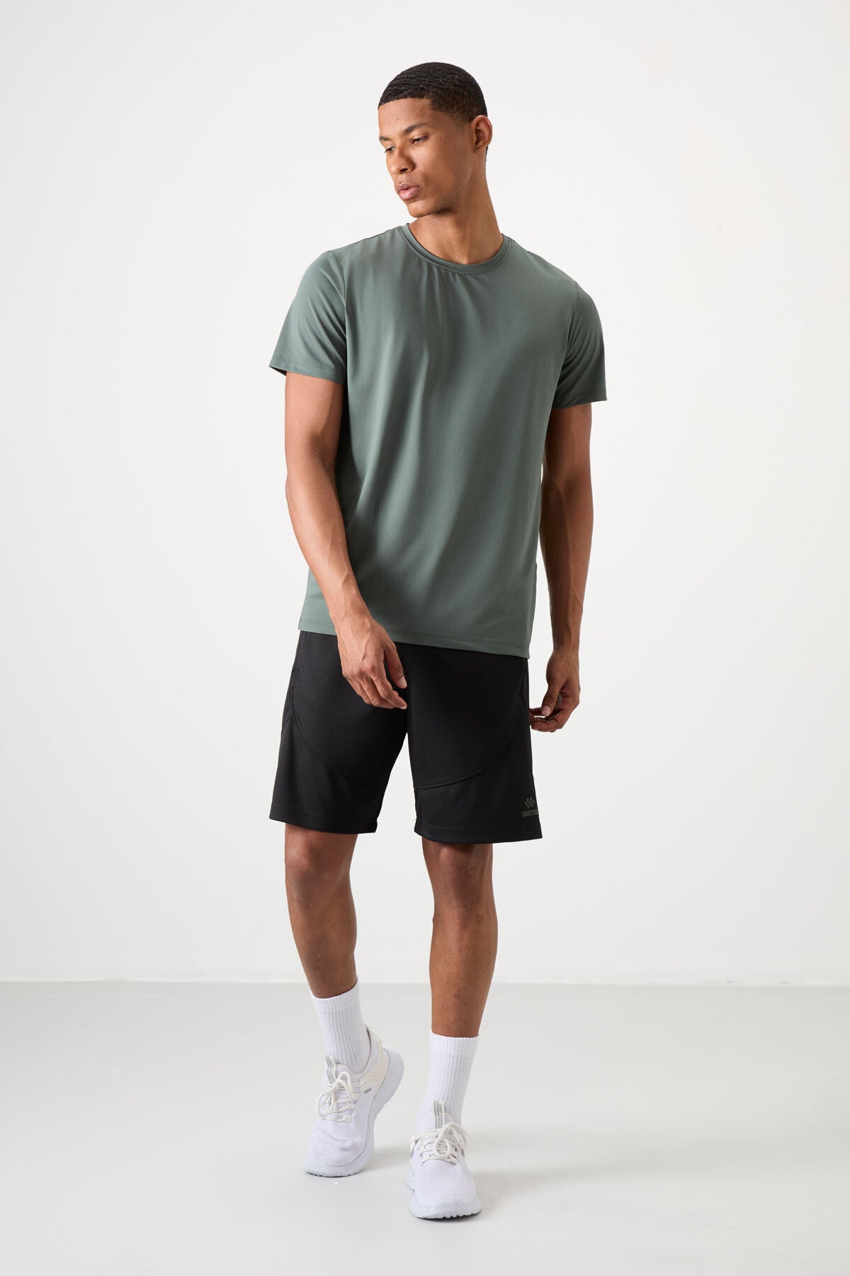 Breathable Textured Thin Flexible Standard Fit Men's Performance T-Shirt - 88388