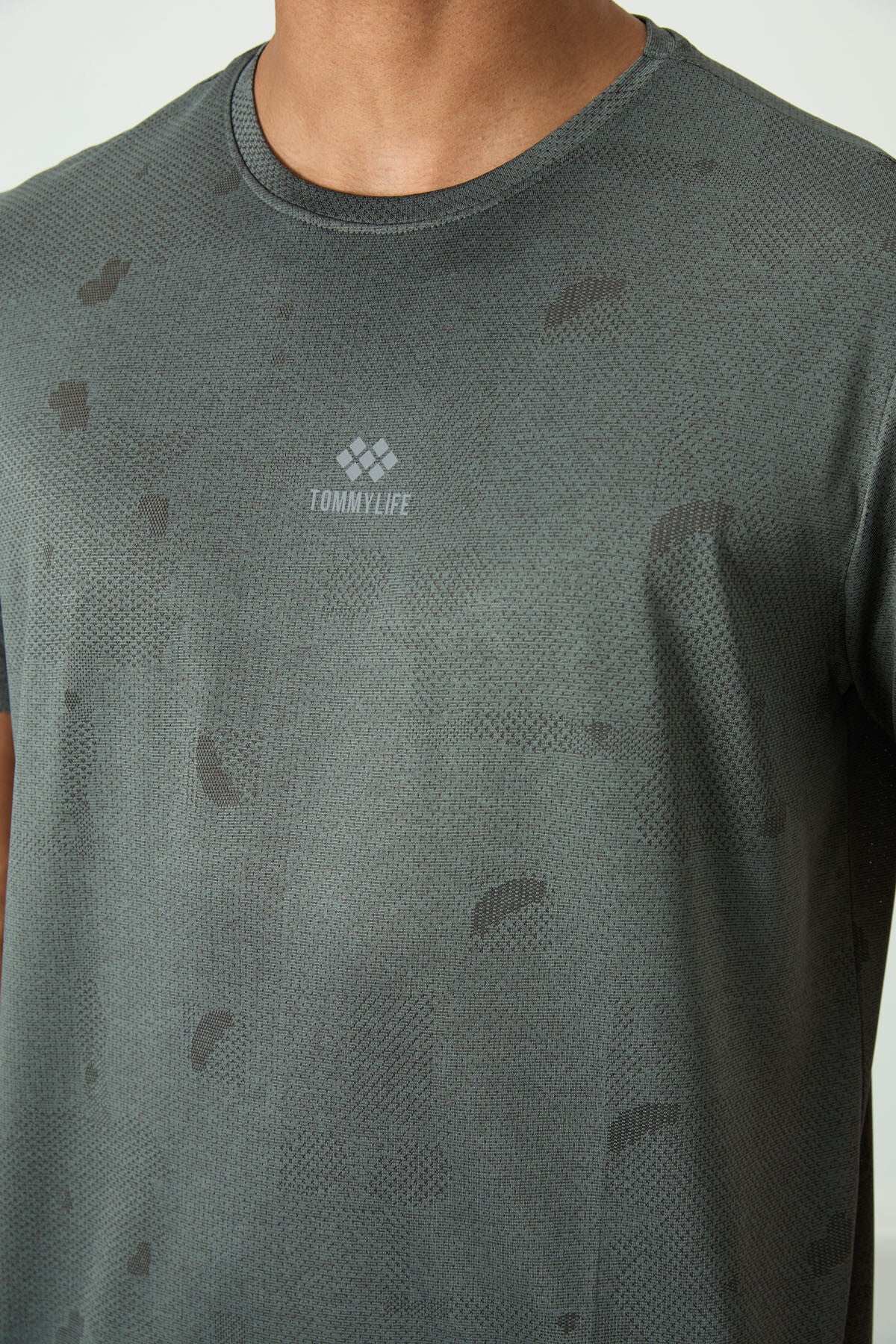 Breathable Polyester Jacquard Thin Flexible Standard Fit Men's Performance T-Shirt - 88397