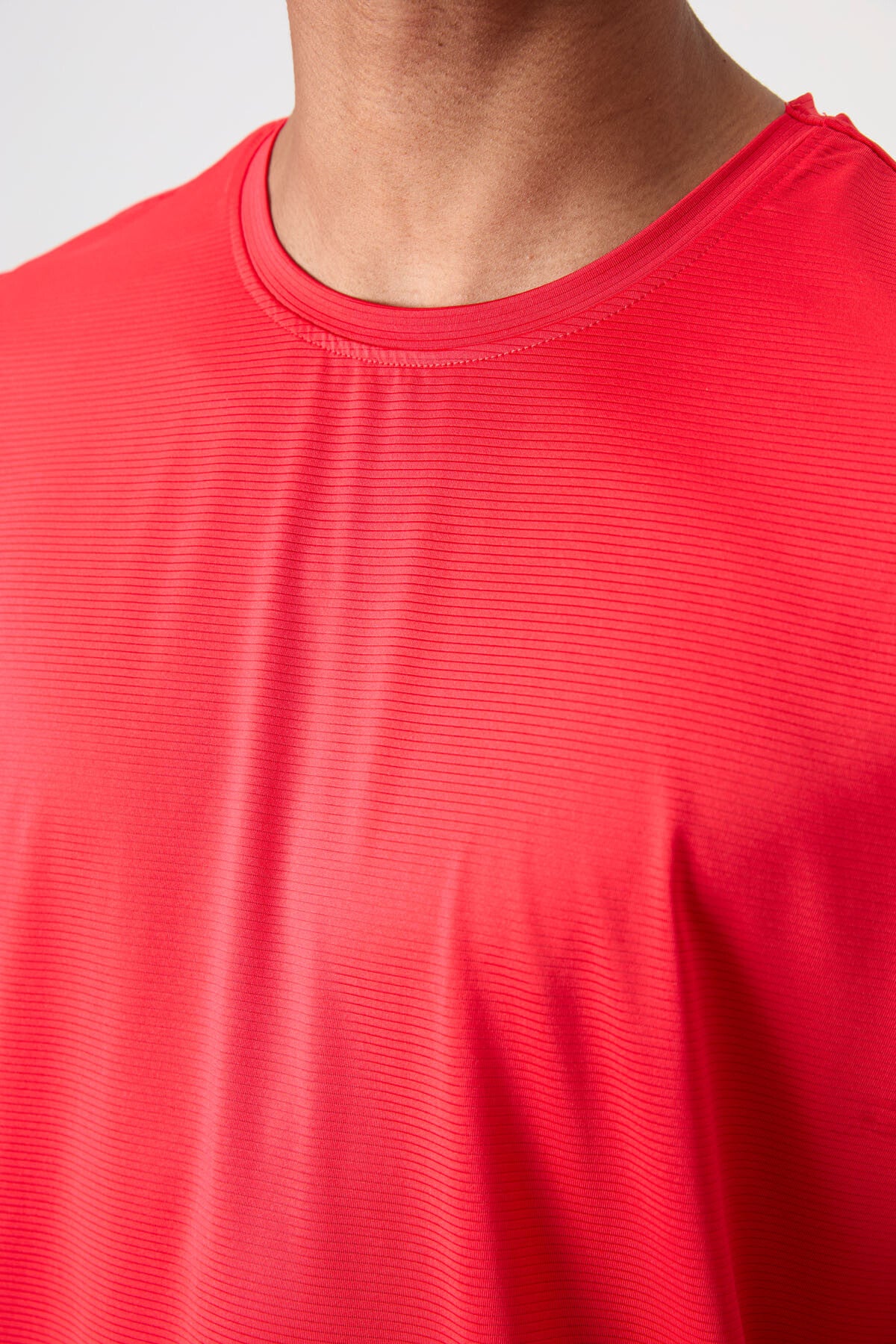 Red Polyester Breathable Textured Thin Flexible Standard Fit Men's Performance T-Shirt - 88383