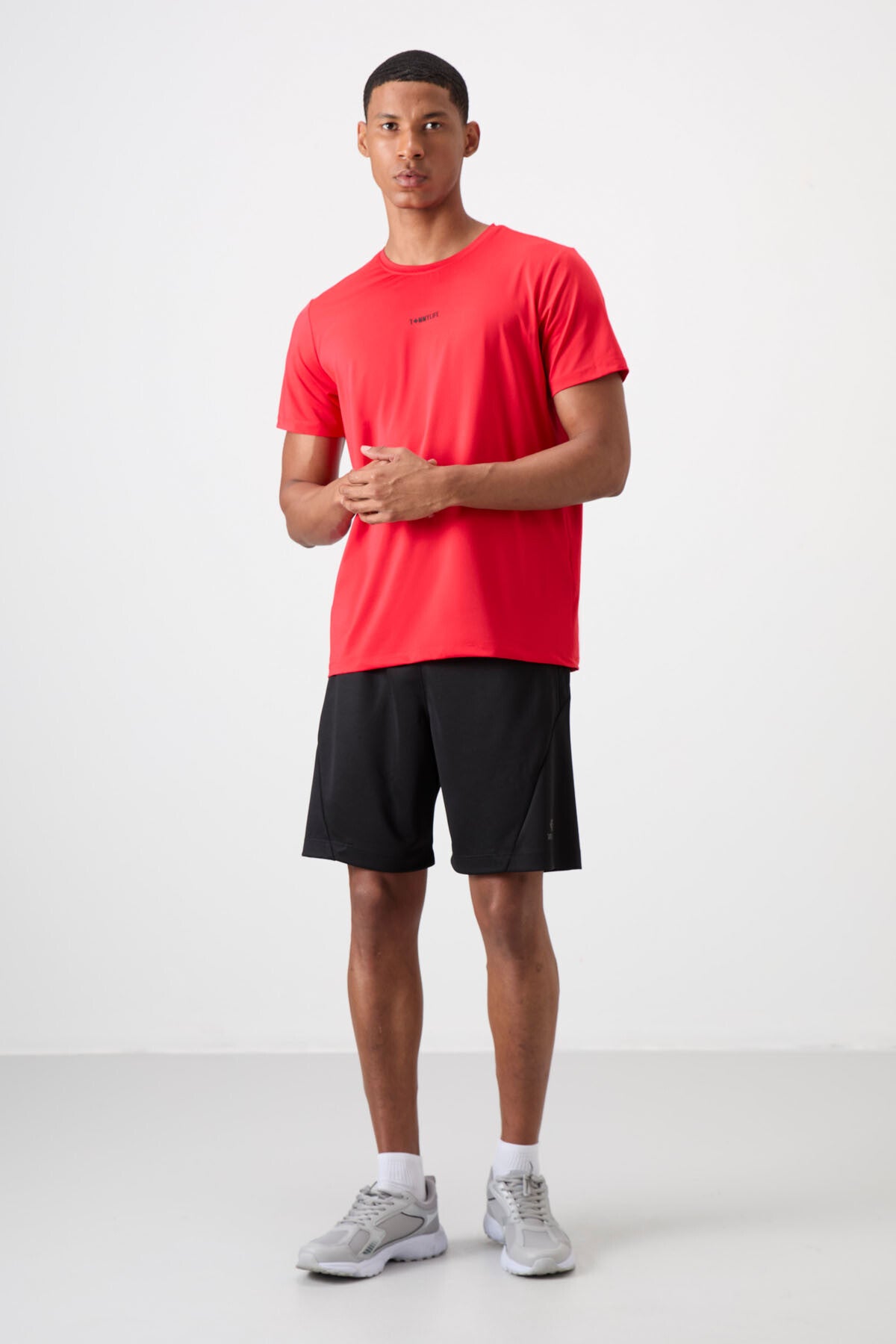 Red Polyester Breathable Textured Thin Flexible Standard Fit Men's Performance T-Shirt - 88384