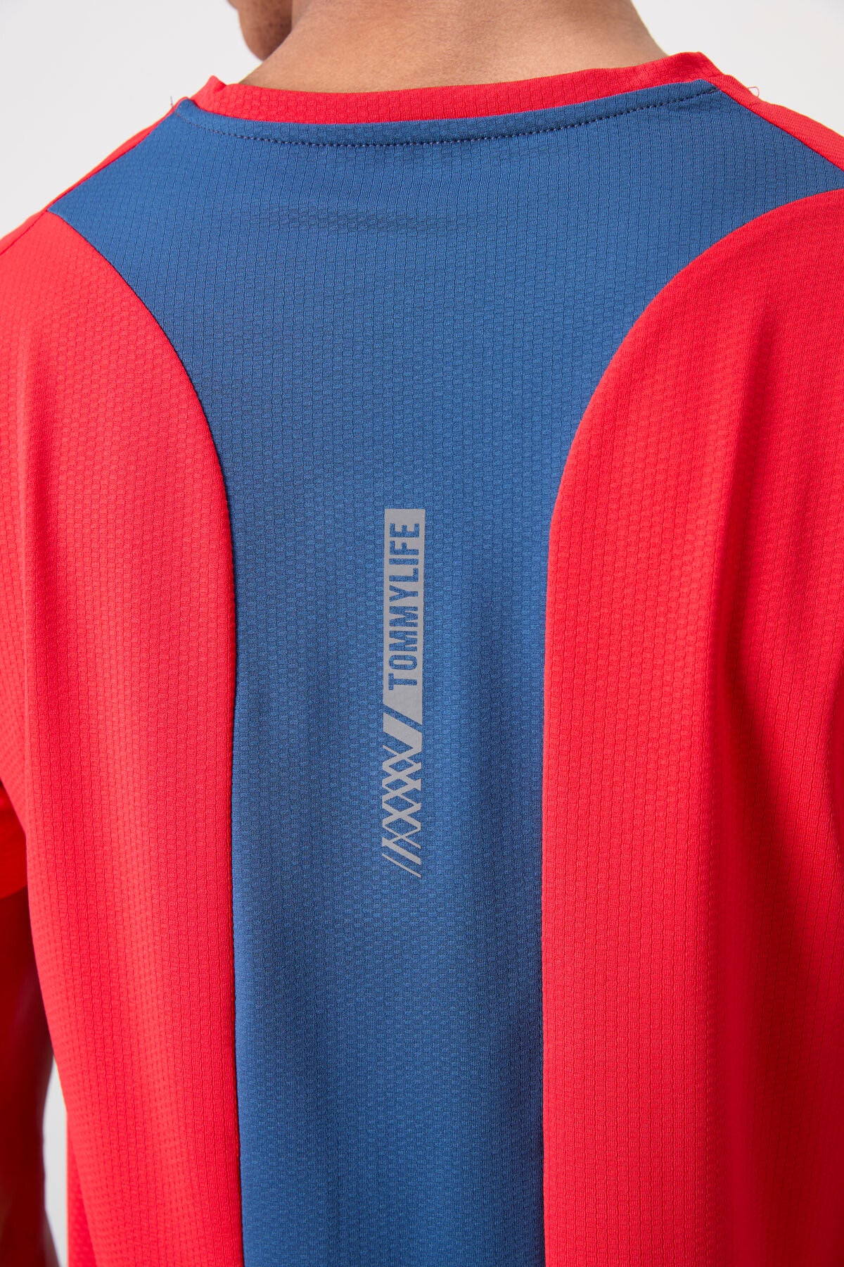 Red Polyester Breathable Textured Thin Flexible Standard Fit Men's Performance T-Shirt - 88387