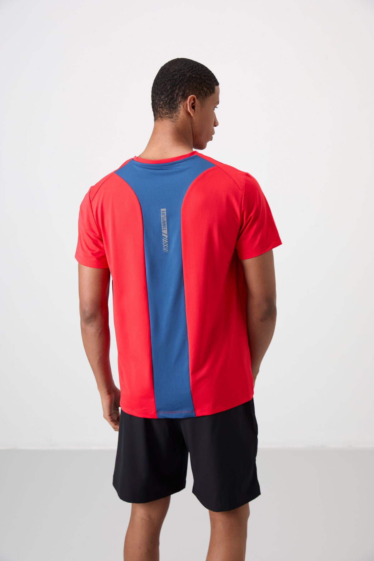 Red Polyester Breathable Textured Thin Flexible Standard Fit Men's Performance T-Shirt - 88387