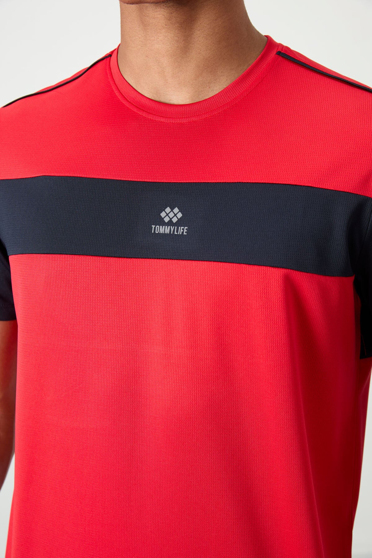 Red Polyester Breathable Textured Thin Flexible Standard Fit Men's Performance T-Shirt - 88396