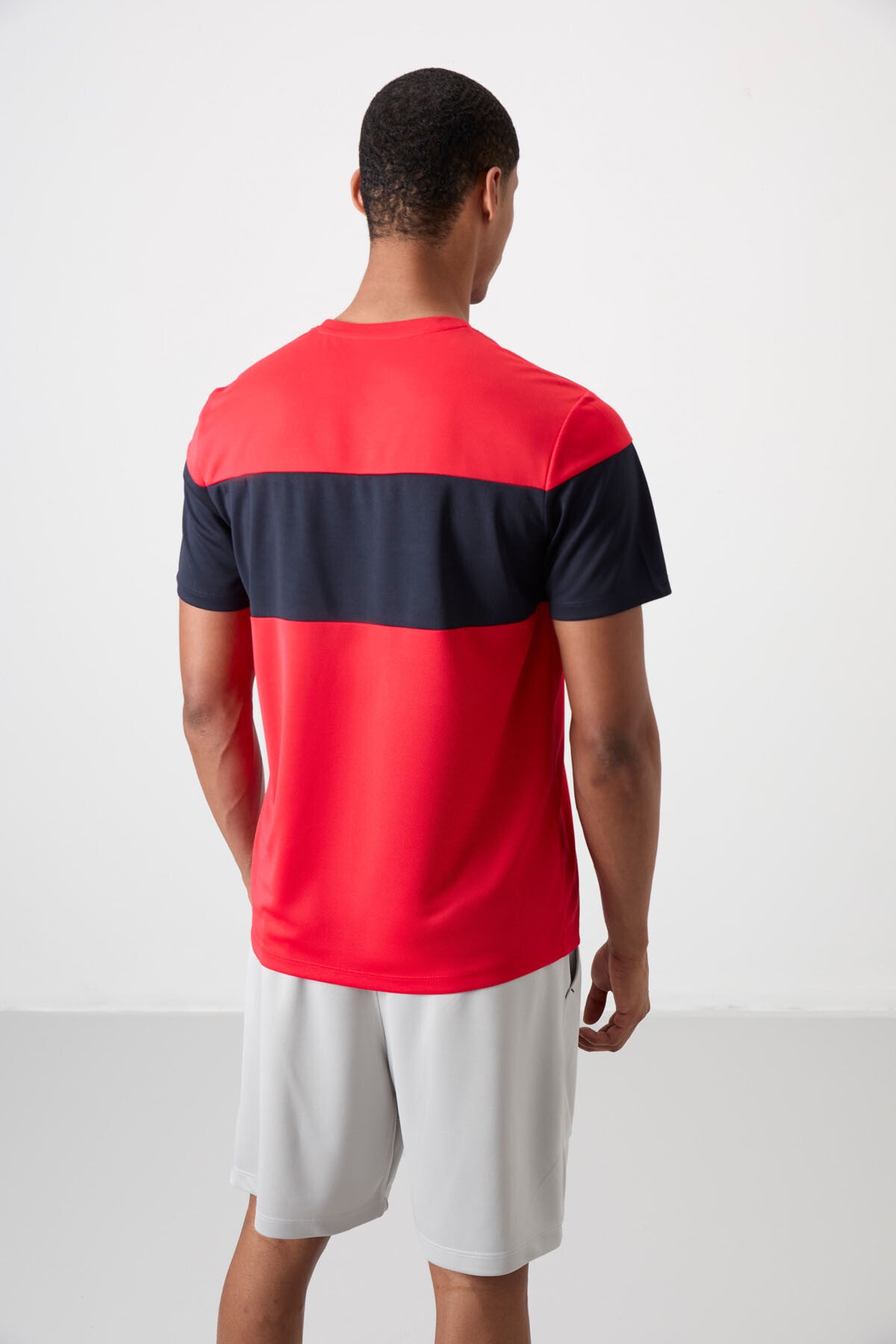 Red Polyester Breathable Textured Thin Flexible Standard Fit Men's Performance T-Shirt - 88396