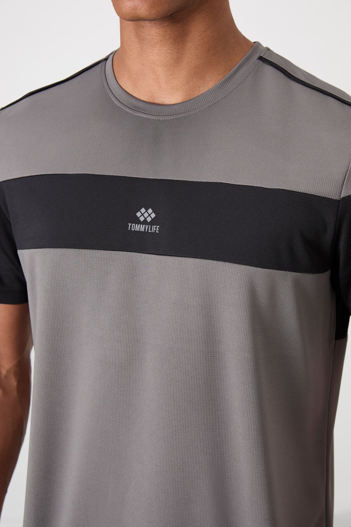 Dark Grey Polyester Breathable Textured Thin Flexible Standard Fit Men's Performance T-Shirt - 88396