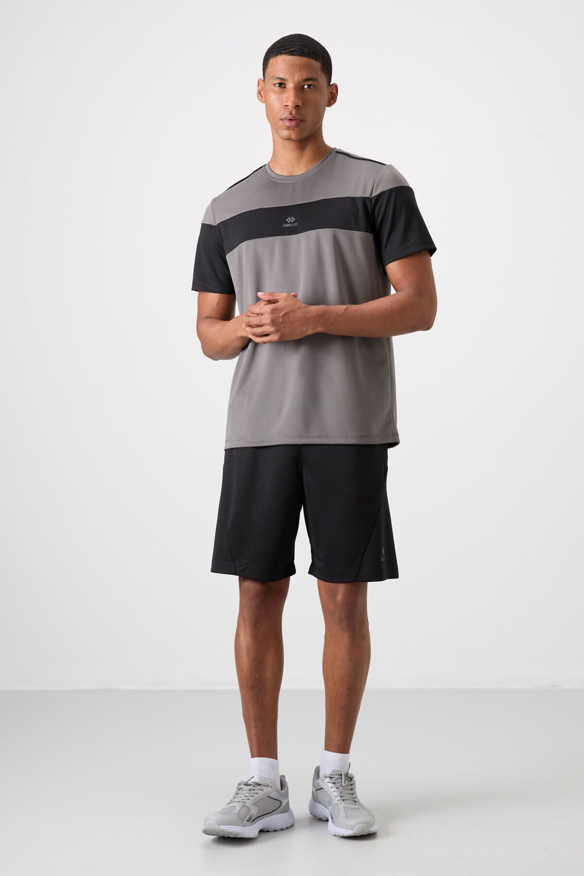 Dark Grey Polyester Breathable Textured Thin Flexible Standard Fit Men's Performance T-Shirt - 88396