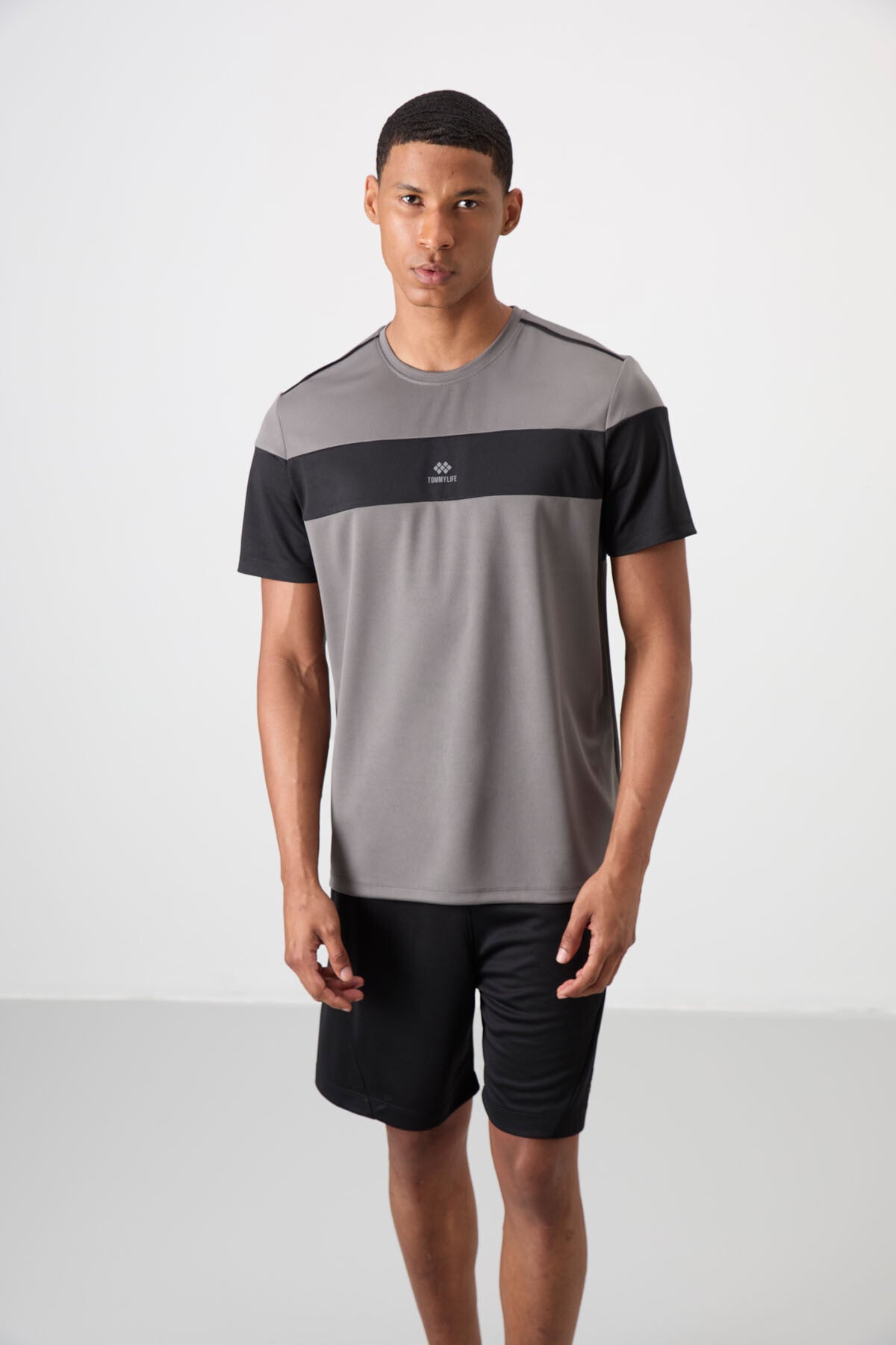 Dark Grey Polyester Breathable Textured Thin Flexible Standard Fit Men's Performance T-Shirt - 88396