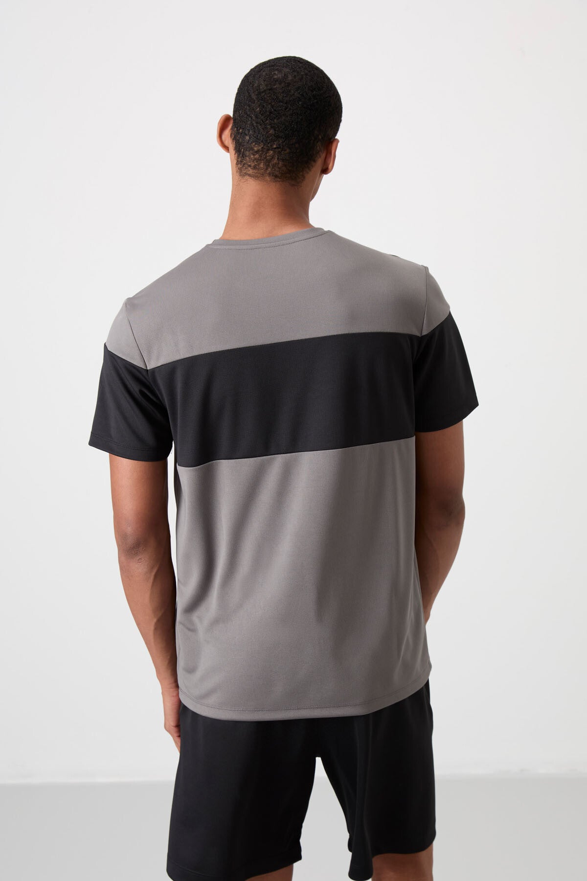 Dark Grey Polyester Breathable Textured Thin Flexible Standard Fit Men's Performance T-Shirt - 88396