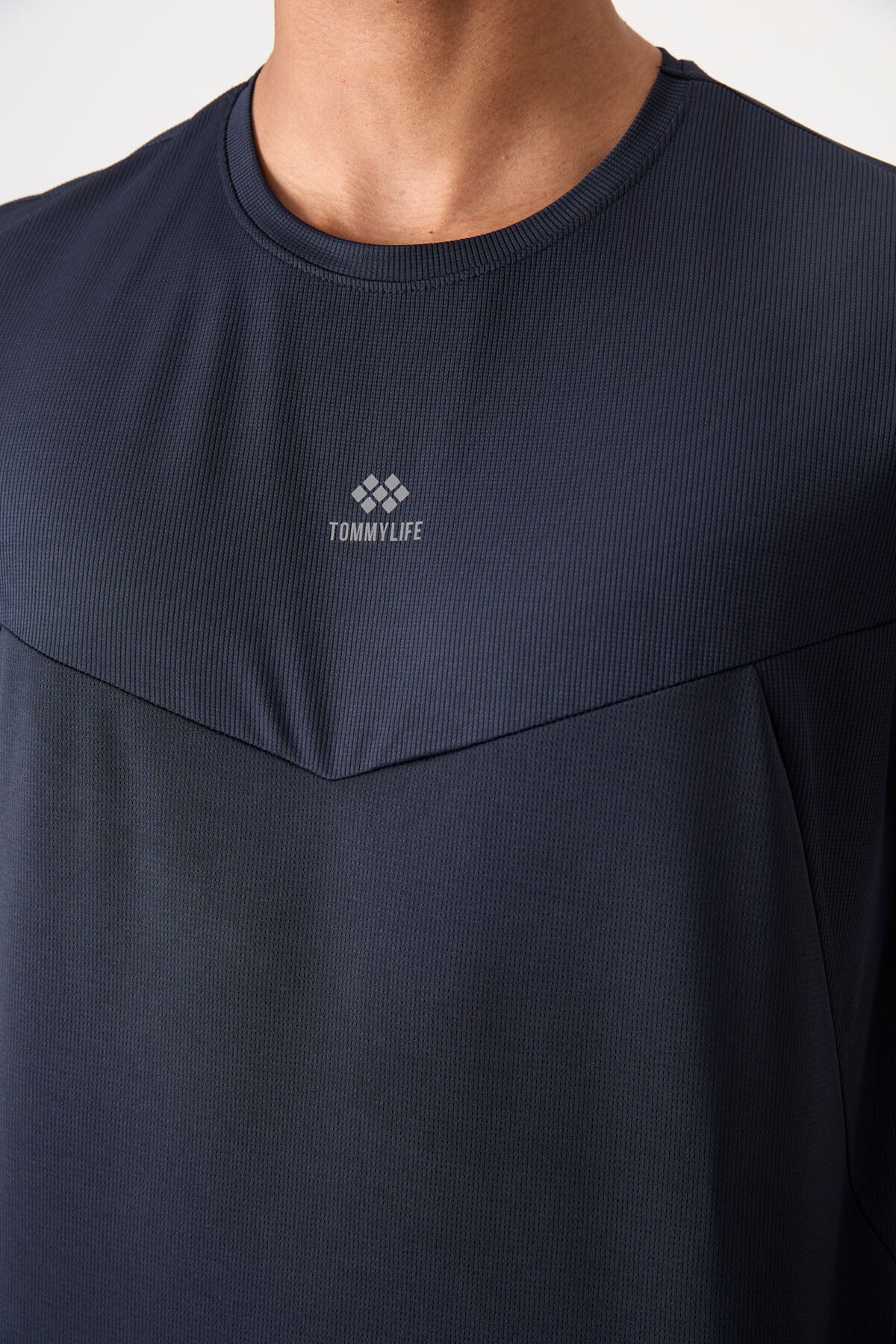 Navy Blue Polyester Breathable Textured Thin Flexible Standard Fit Men's Performance T-Shirt - 88391