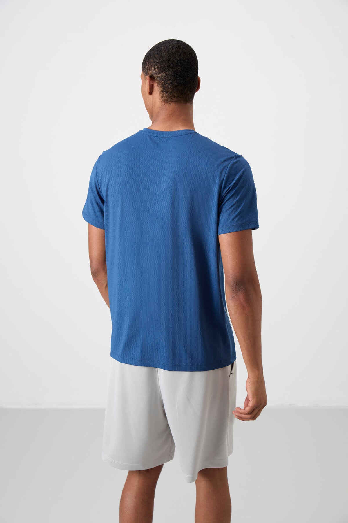 Parliament Polyester Breathable Textured Thin Flexible Standard Fit Men's Performance T-Shirt - 88388