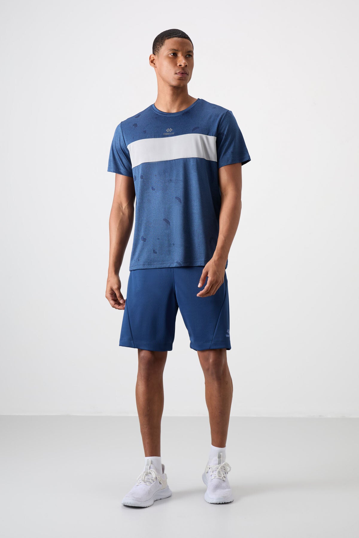 Parliament Polyester Breathable Jacquard Thin Flexible Standard Fit Men's Performance T-Shirt - 88398