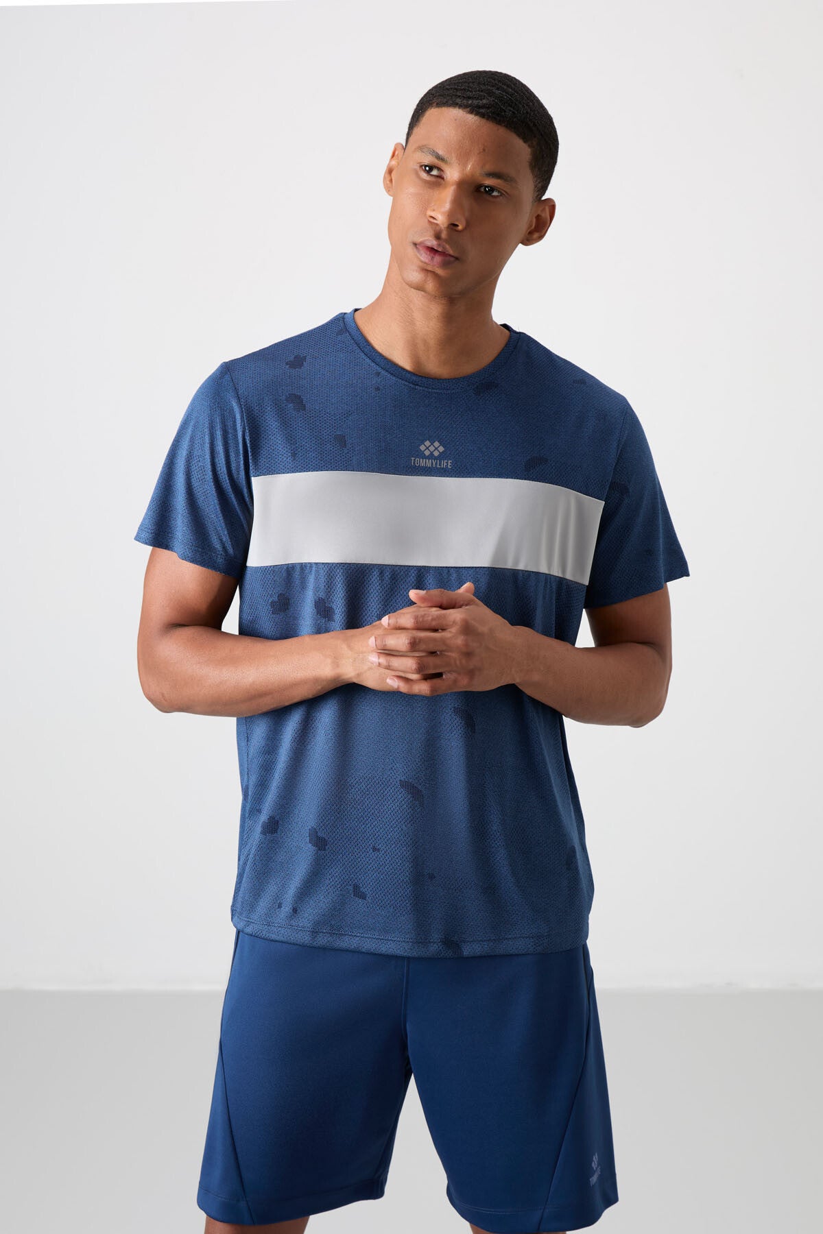 Parliament Polyester Breathable Jacquard Thin Flexible Standard Fit Men's Performance T-Shirt - 88398