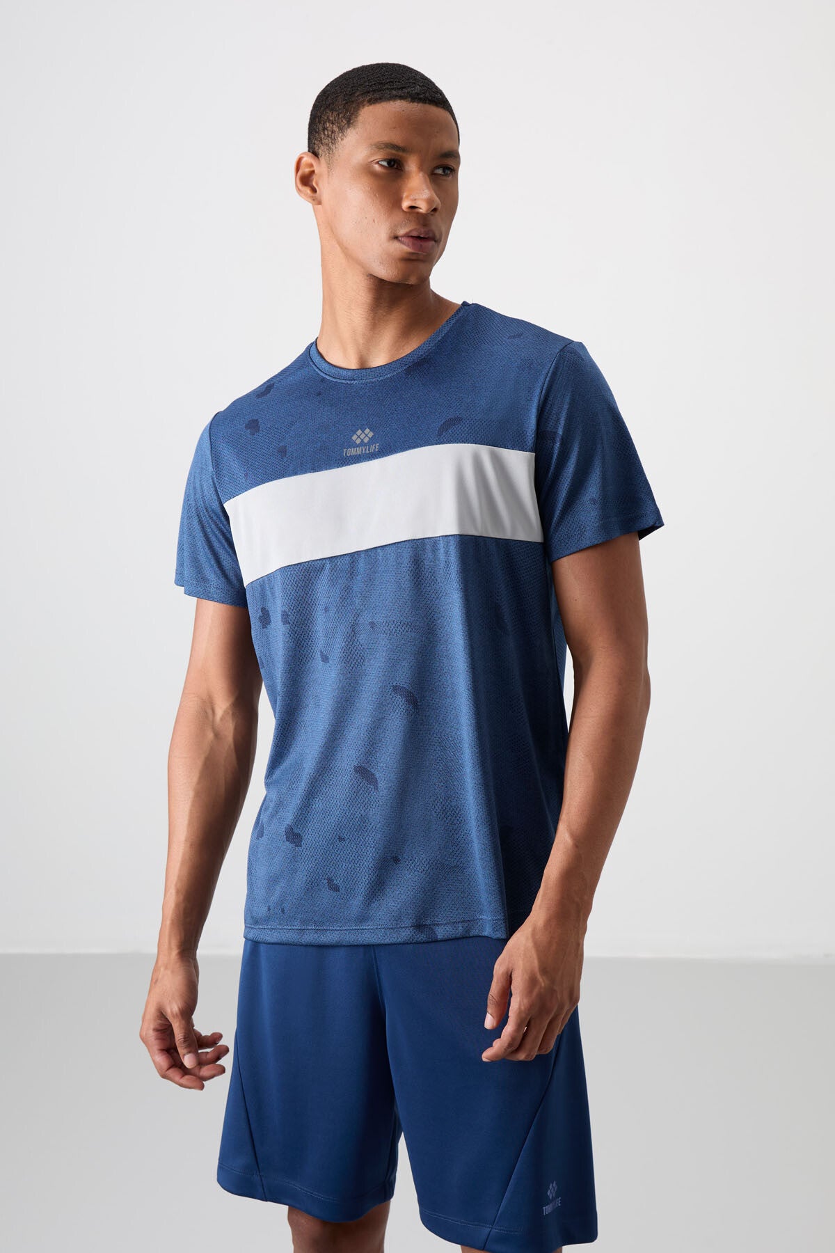 Parliament Polyester Breathable Jacquard Thin Flexible Standard Fit Men's Performance T-Shirt - 88398