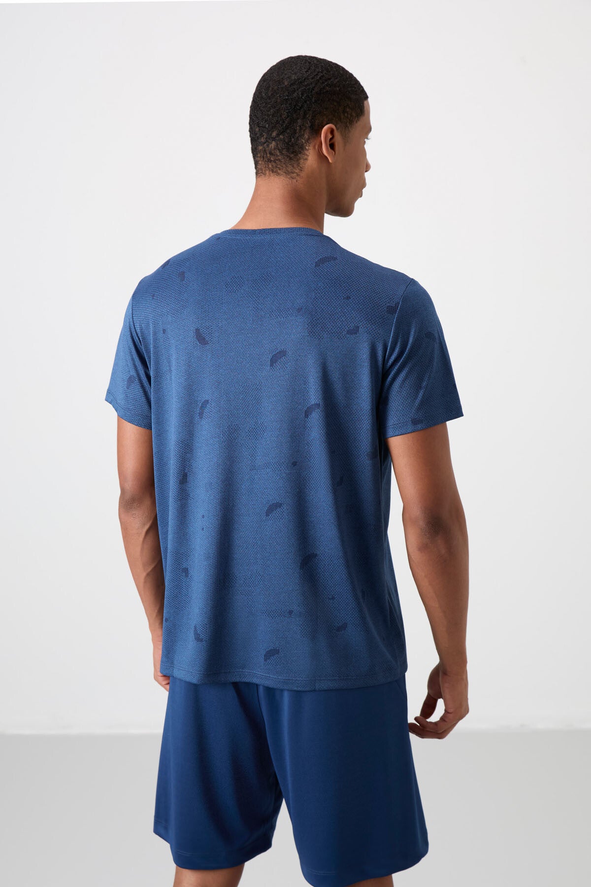 Parliament Polyester Breathable Jacquard Thin Flexible Standard Fit Men's Performance T-Shirt - 88398