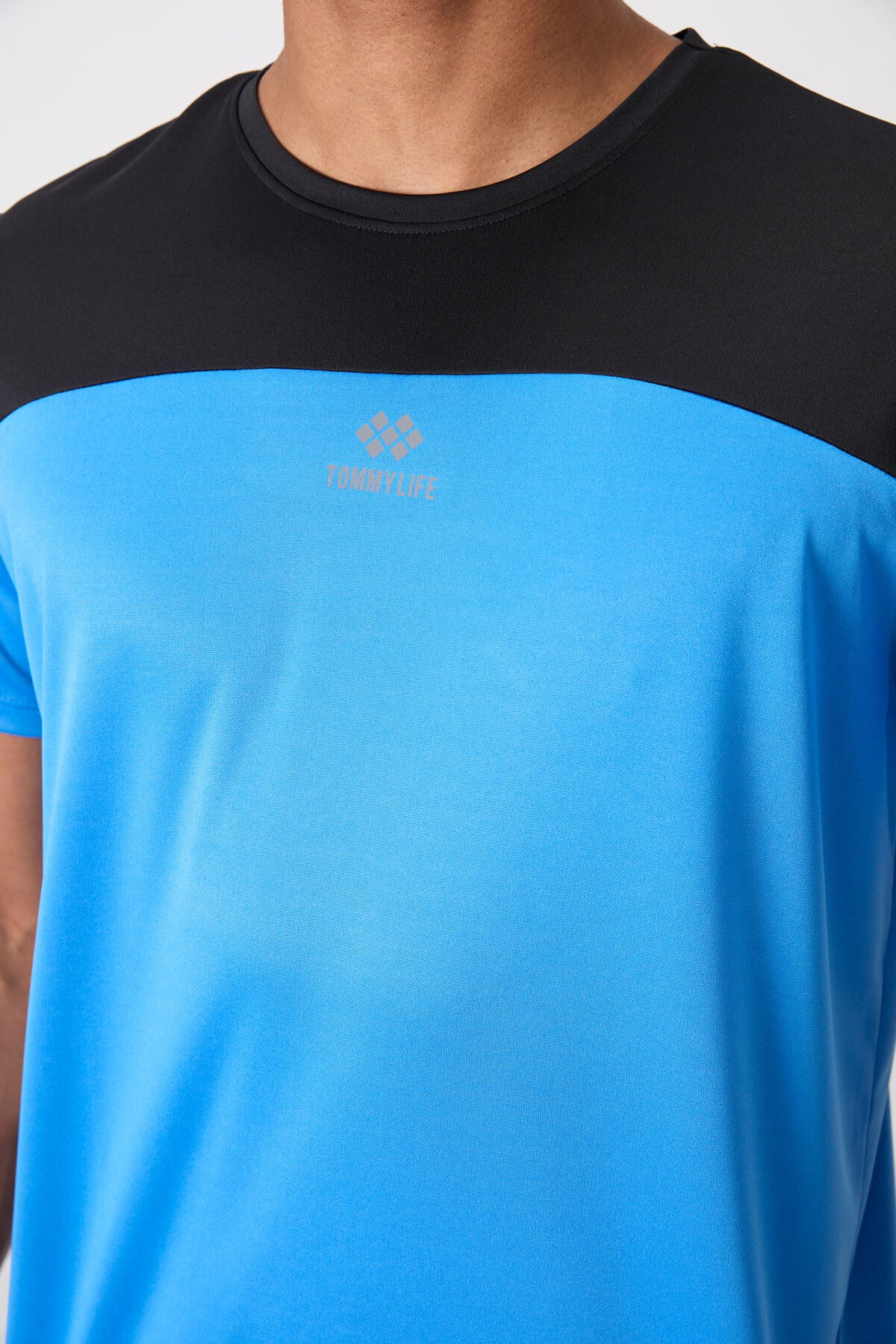 Breathable Textured Thin Flexible Standard Fit Men's Performance T-Shirt - 88386