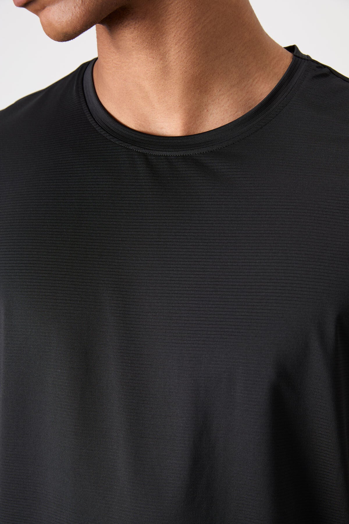 Black Polyester Breathable Textured Thin Flexible Standard Fit Men's Performance T-Shirt - 88383