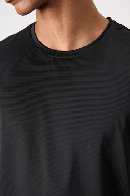 Black Polyester Breathable Textured Thin Flexible Standard Fit Men's Performance T-Shirt - 88383