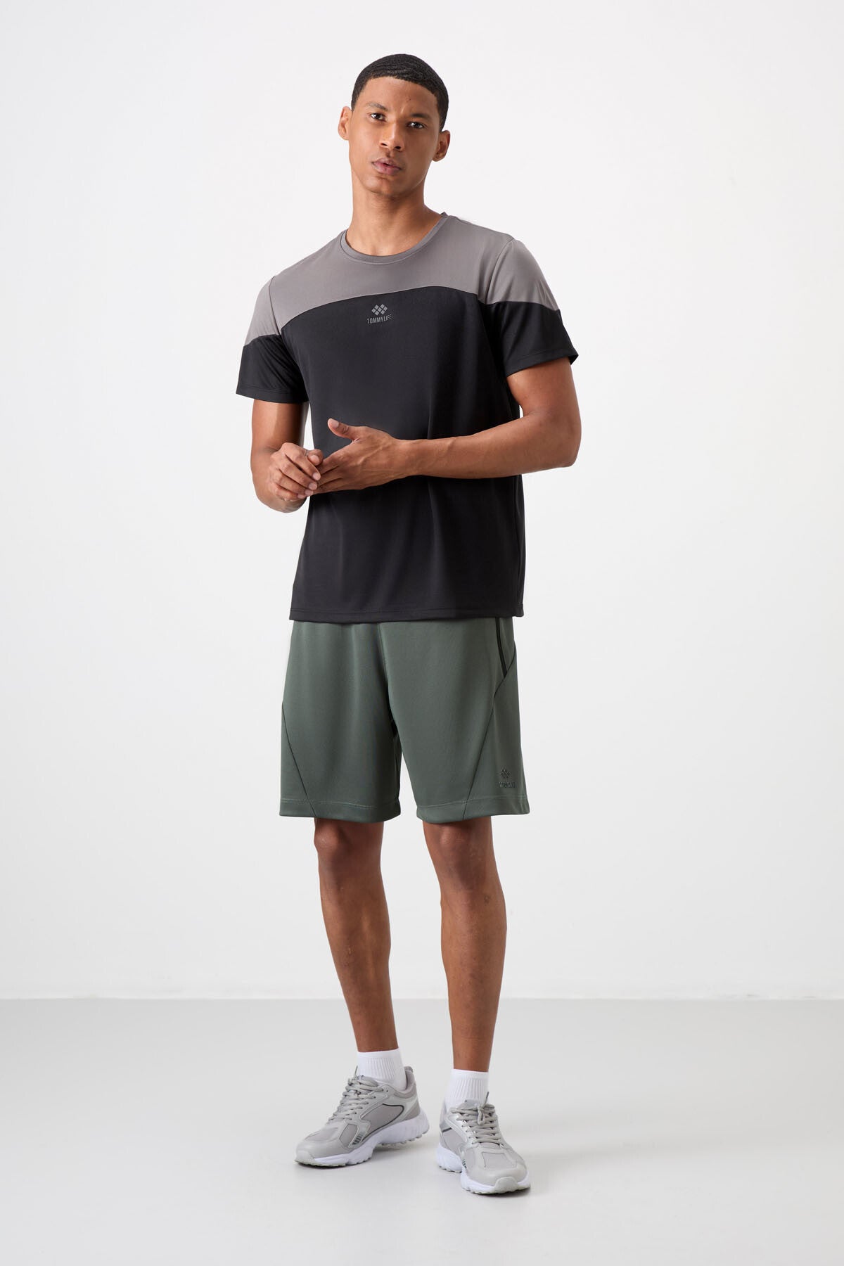 Black Polyester Breathable Textured Thin Flexible Standard Fit Men's Performance T-Shirt - 88386