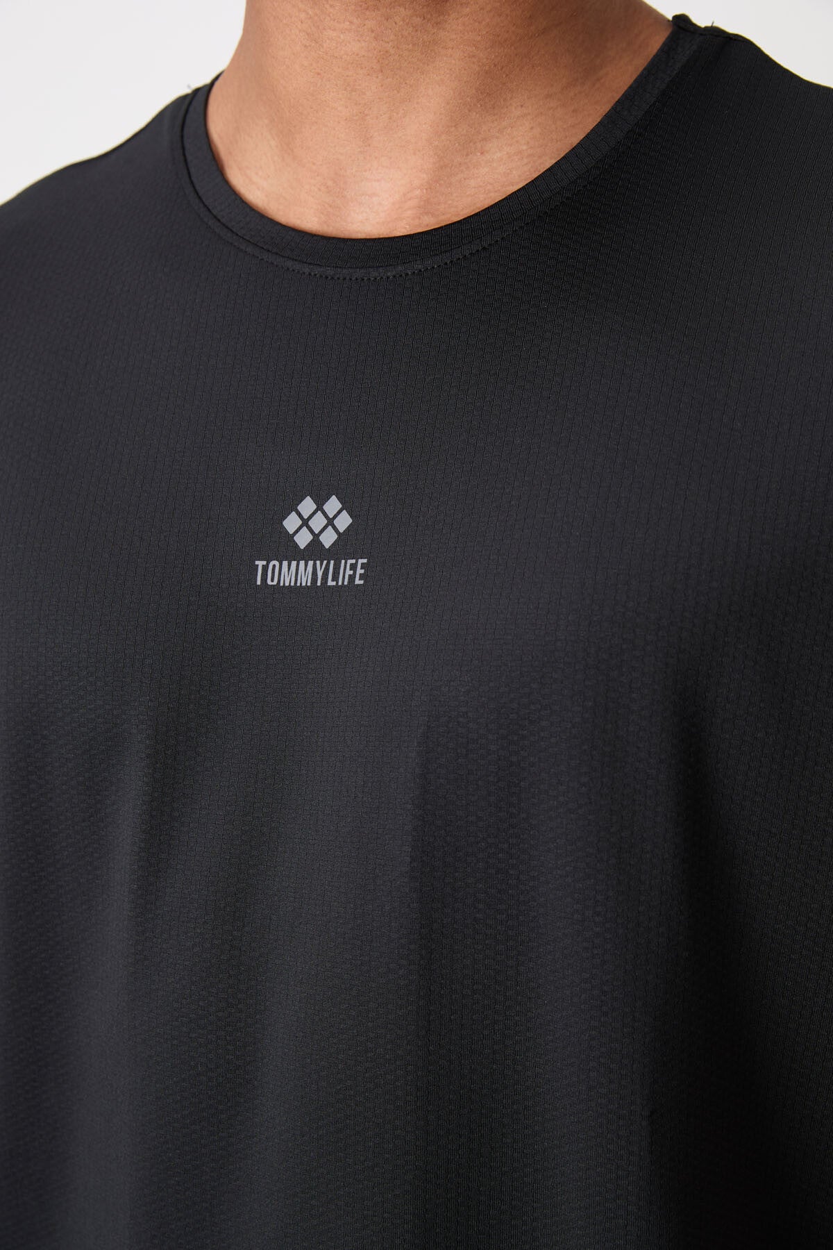 Black Polyester Breathable Textured Thin Flexible Standard Fit Men's Performance T-Shirt - 88387