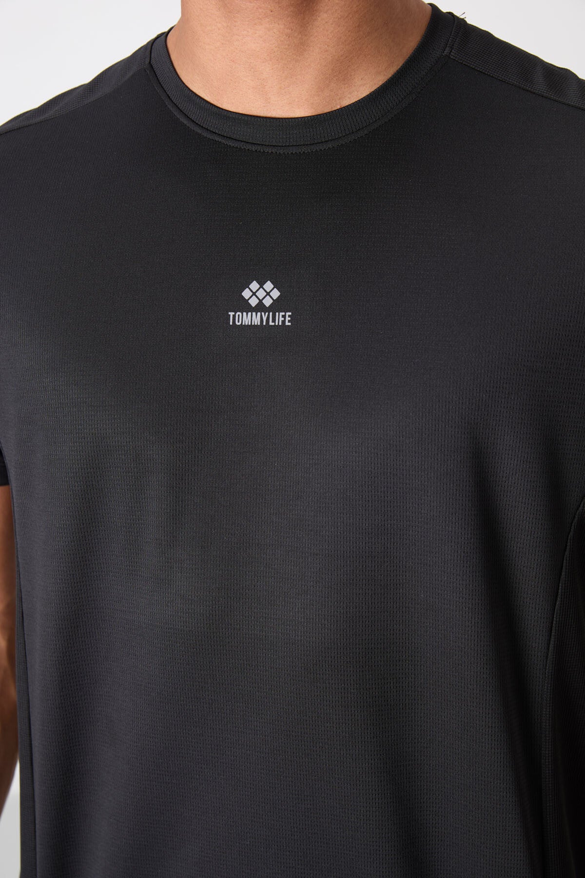 Black Polyester Breathable Textured Thin Flexible Standard Fit Men's Performance T-Shirt - 88390