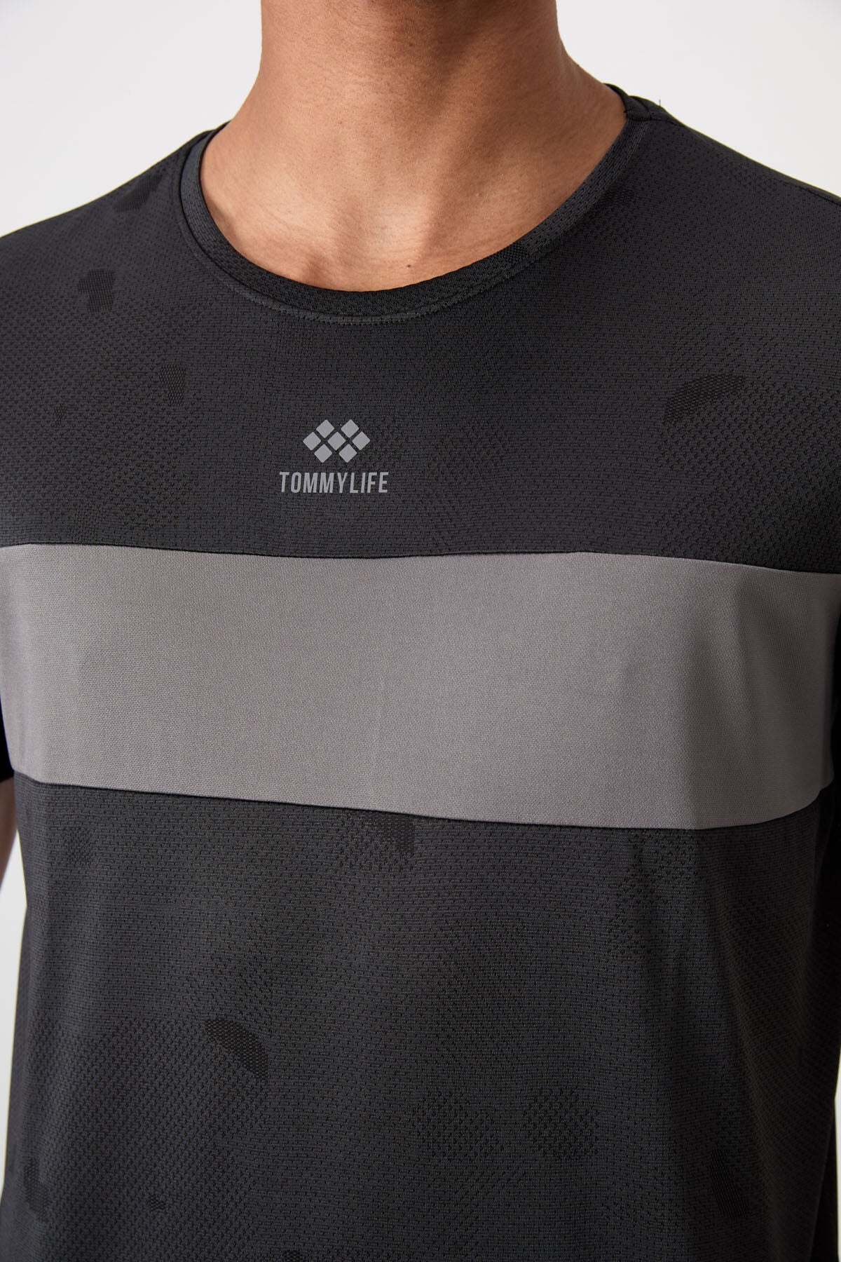 Black Polyester Breathable Jacquard Thin Flexible Standard Fit Men's Performance T-Shirt - 88398