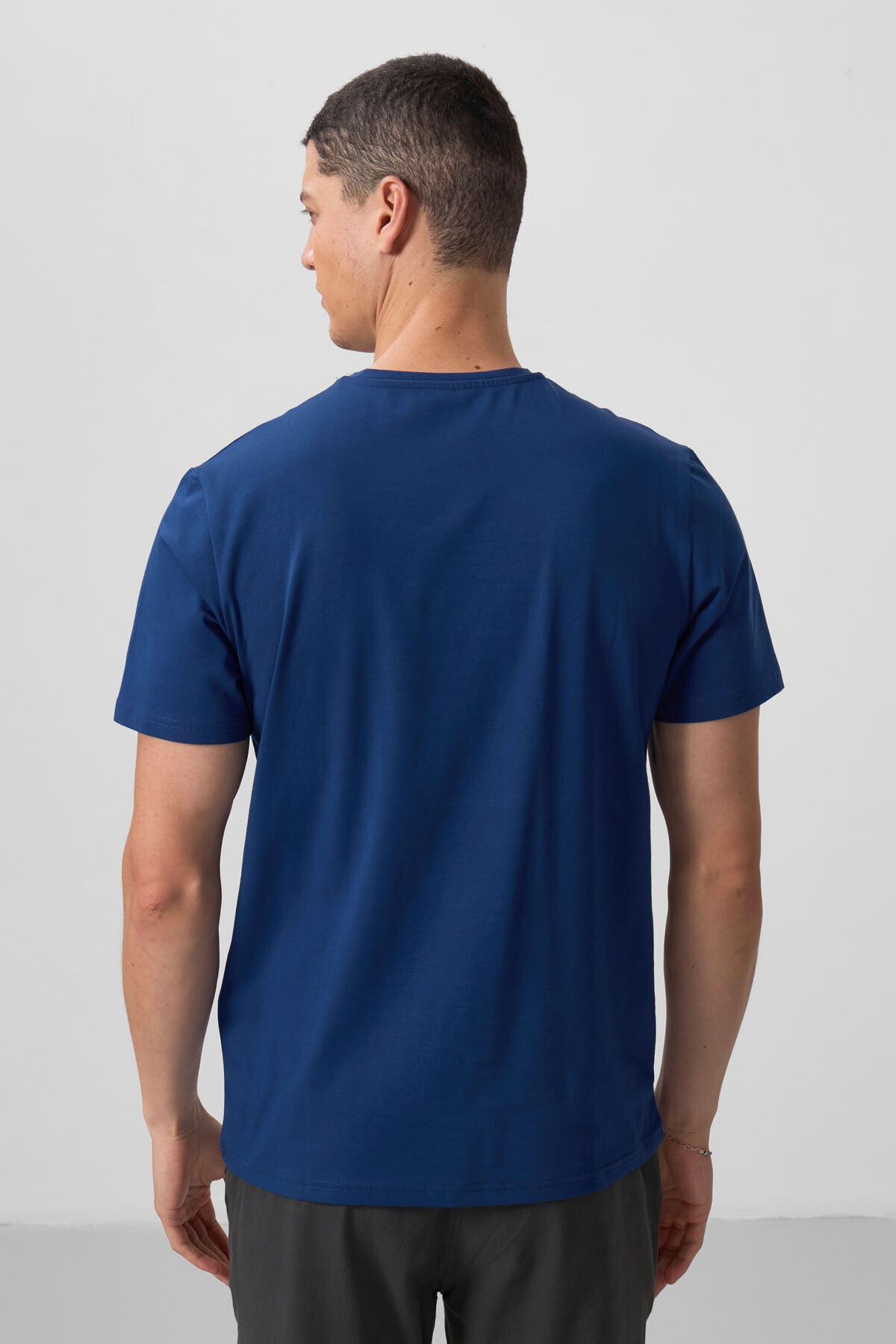 Parliament Basic Short Sleeve Standard Fit V-Neck Men's T-Shirt - 87912