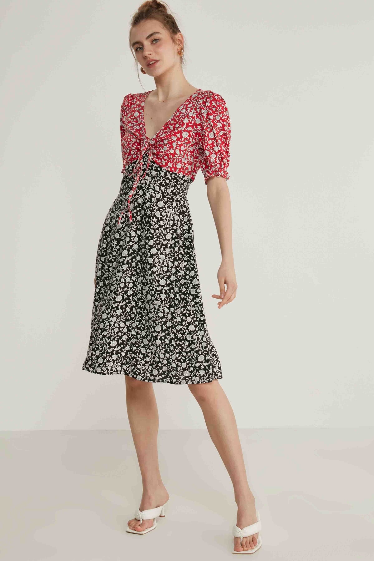 FLORAL V COLLAR DRESS