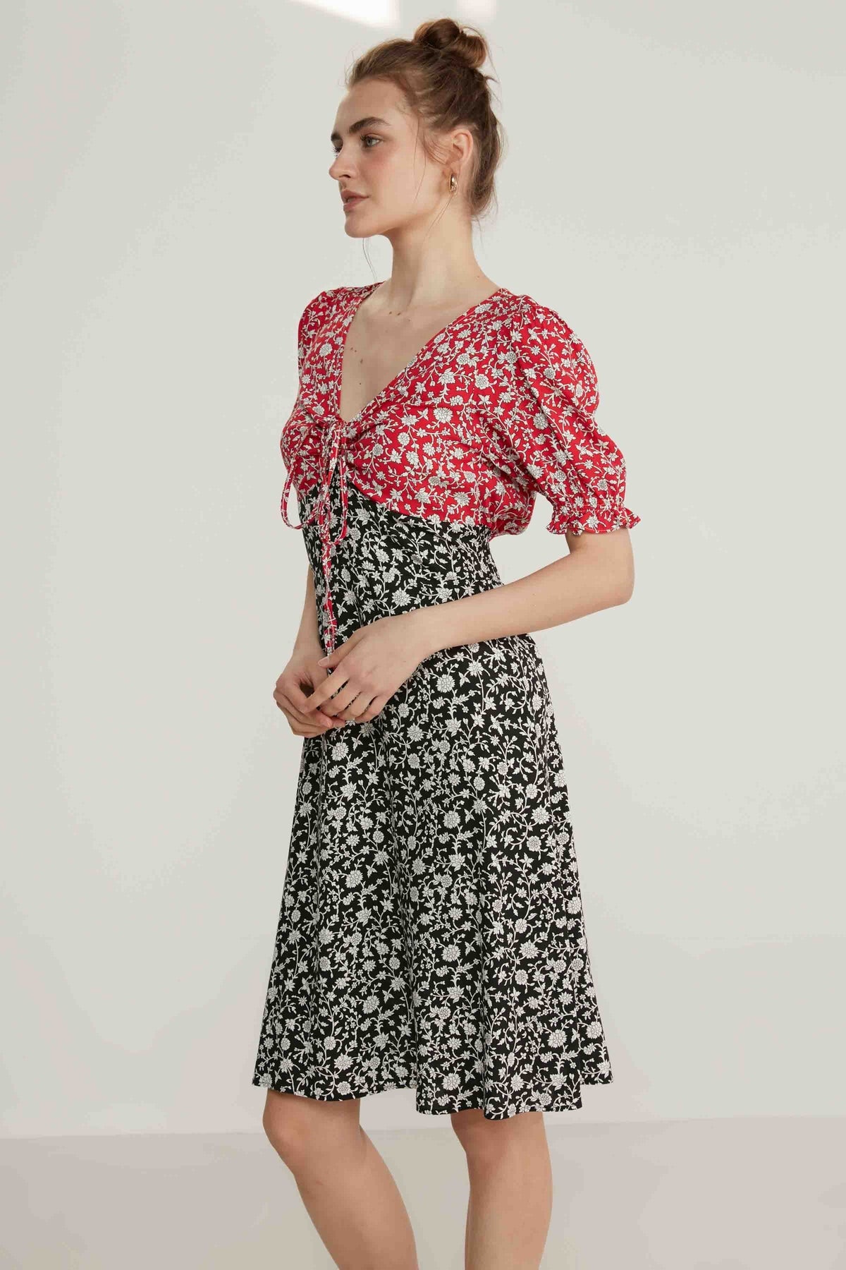 FLORAL V COLLAR DRESS