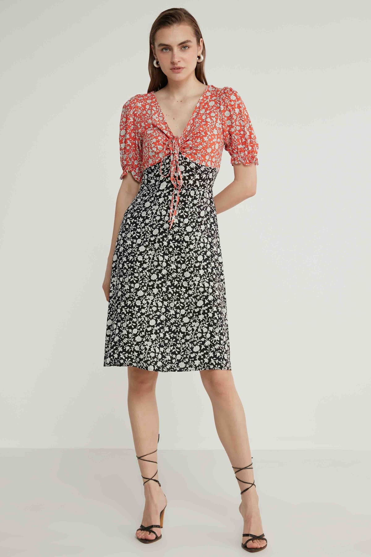 FLORAL V COLLAR DRESS