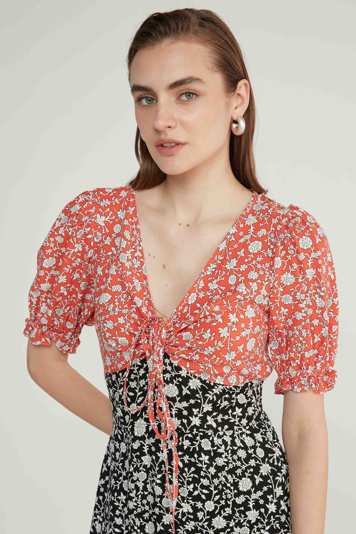 FLORAL V COLLAR DRESS