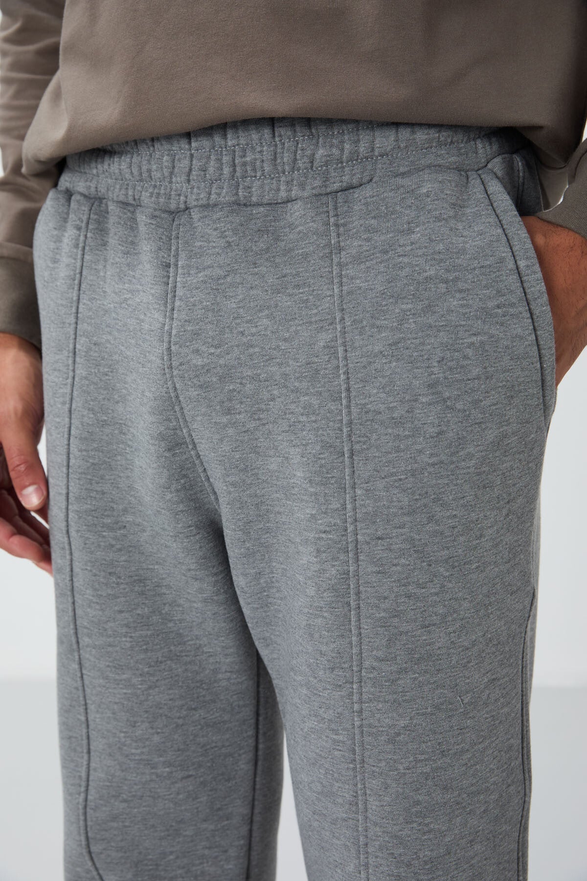 Grey Melange Cotton Thick Fleece-Lined Soft Textured Oversize Embroidered Men's Tracksuit Bottom -82146