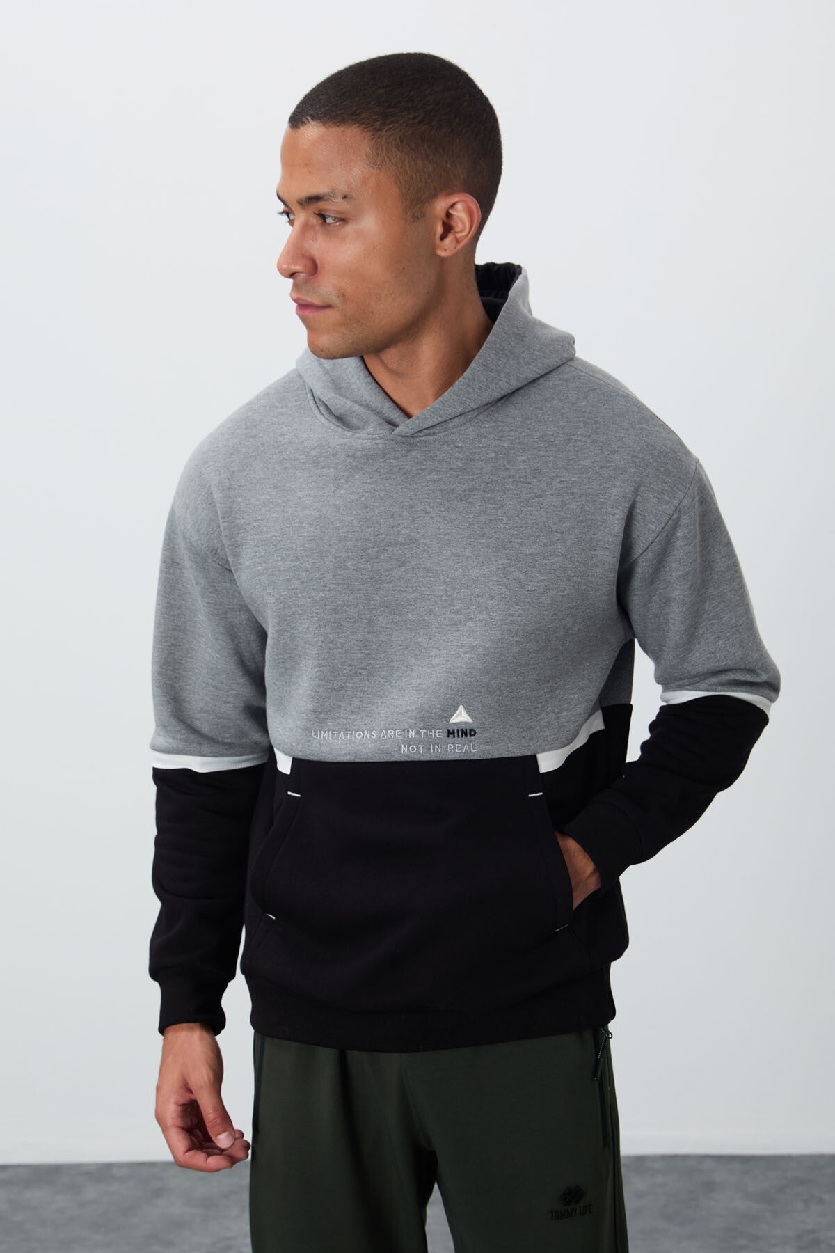 Grey Melange Cotton Thick Inner Fleece Soft Texture Comfort Fit Embroidered Men's Sweatshirt - 88417