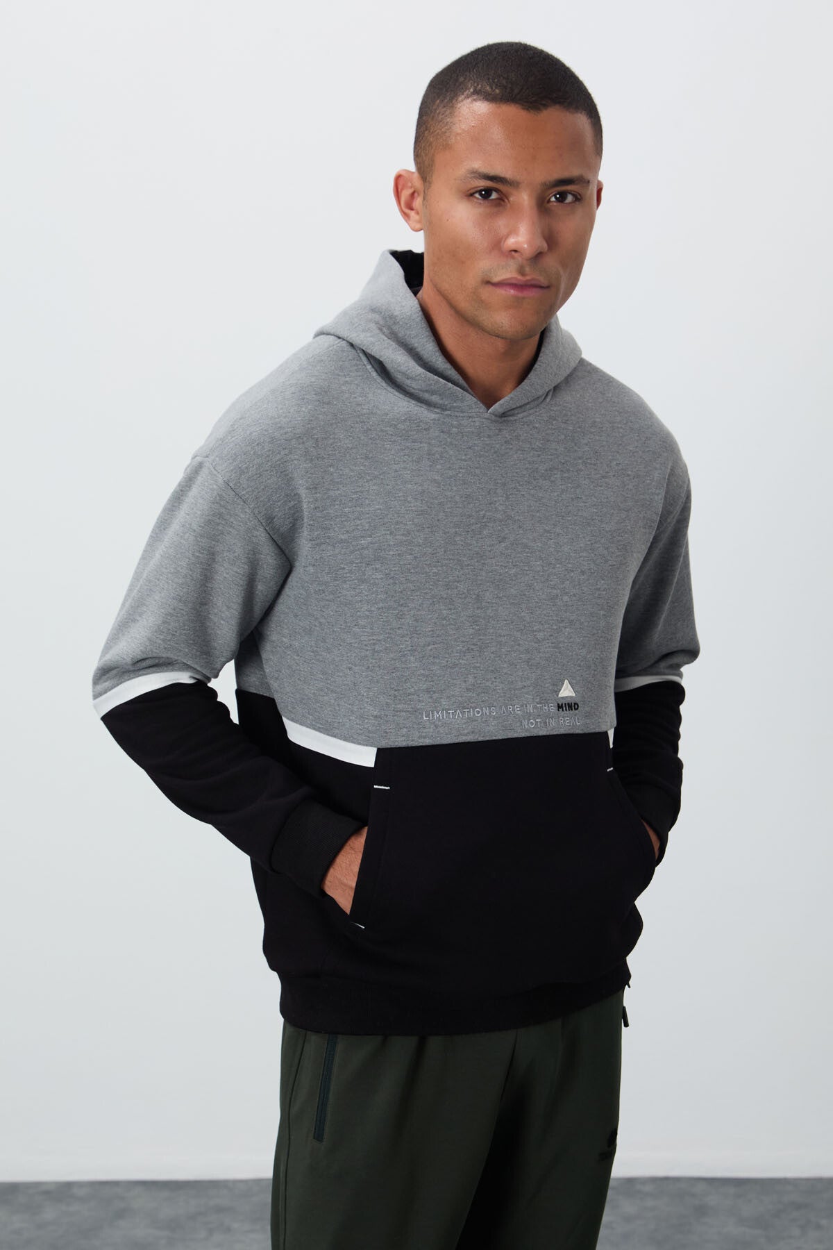 Grey Melange Cotton Thick Inner Fleece Soft Texture Comfort Fit Embroidered Men's Sweatshirt - 88417