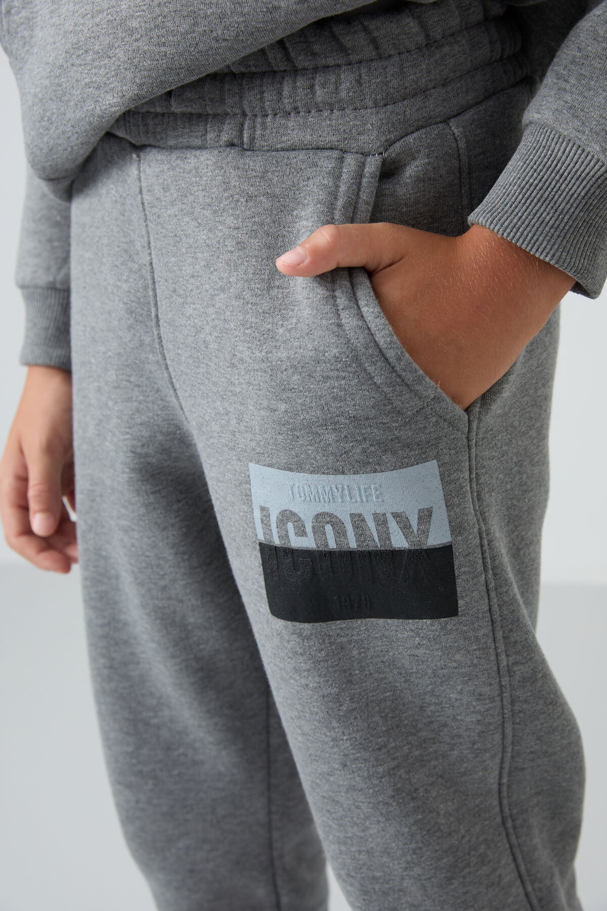 Grey Melange Cotton Thick Fleece-Lined Soft Textured Standard Fit Printed Boys' Tracksuit Set - 11246