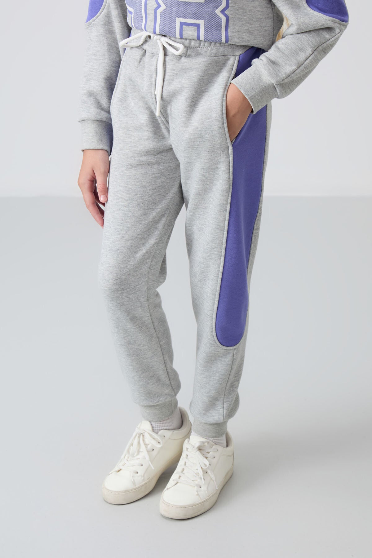 Grey Melange Cotton Fleece-Lined Soft Textured Standard Fit Printed Girls' Tracksuit Set - 75170