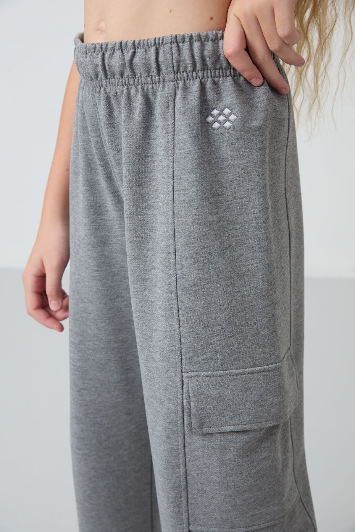 Grey Melange Cargo Pocket Front Stitch Detailed Wide Leg Girls' Tracksuit Bottom - 75143