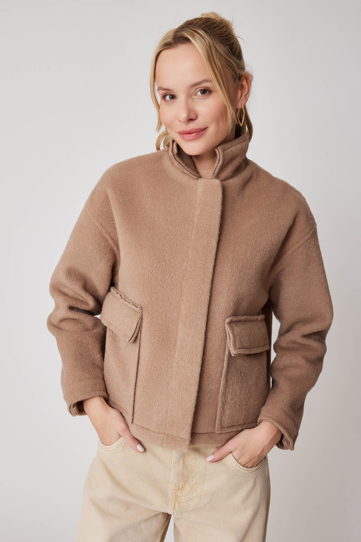 CROP JACKET WITH WIDE POCKETS