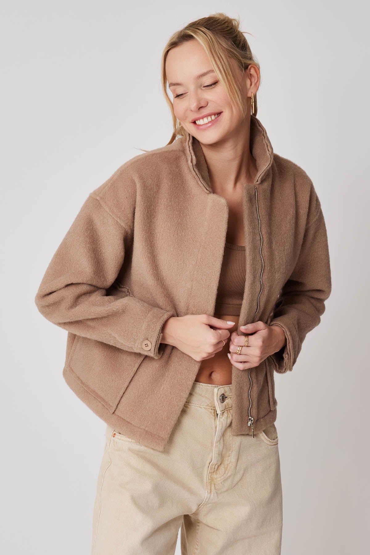 CROP JACKET WITH WIDE POCKETS