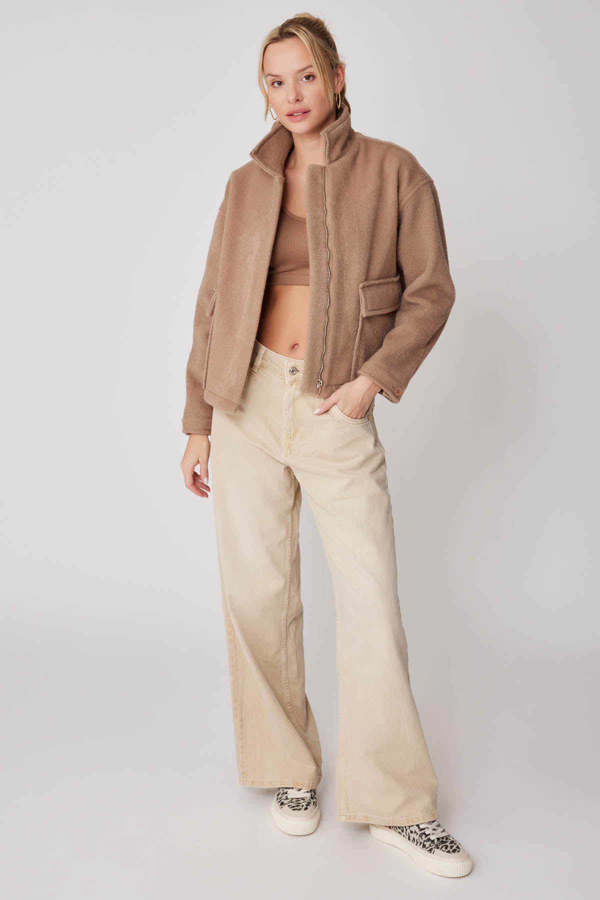 CROP JACKET WITH WIDE POCKETS