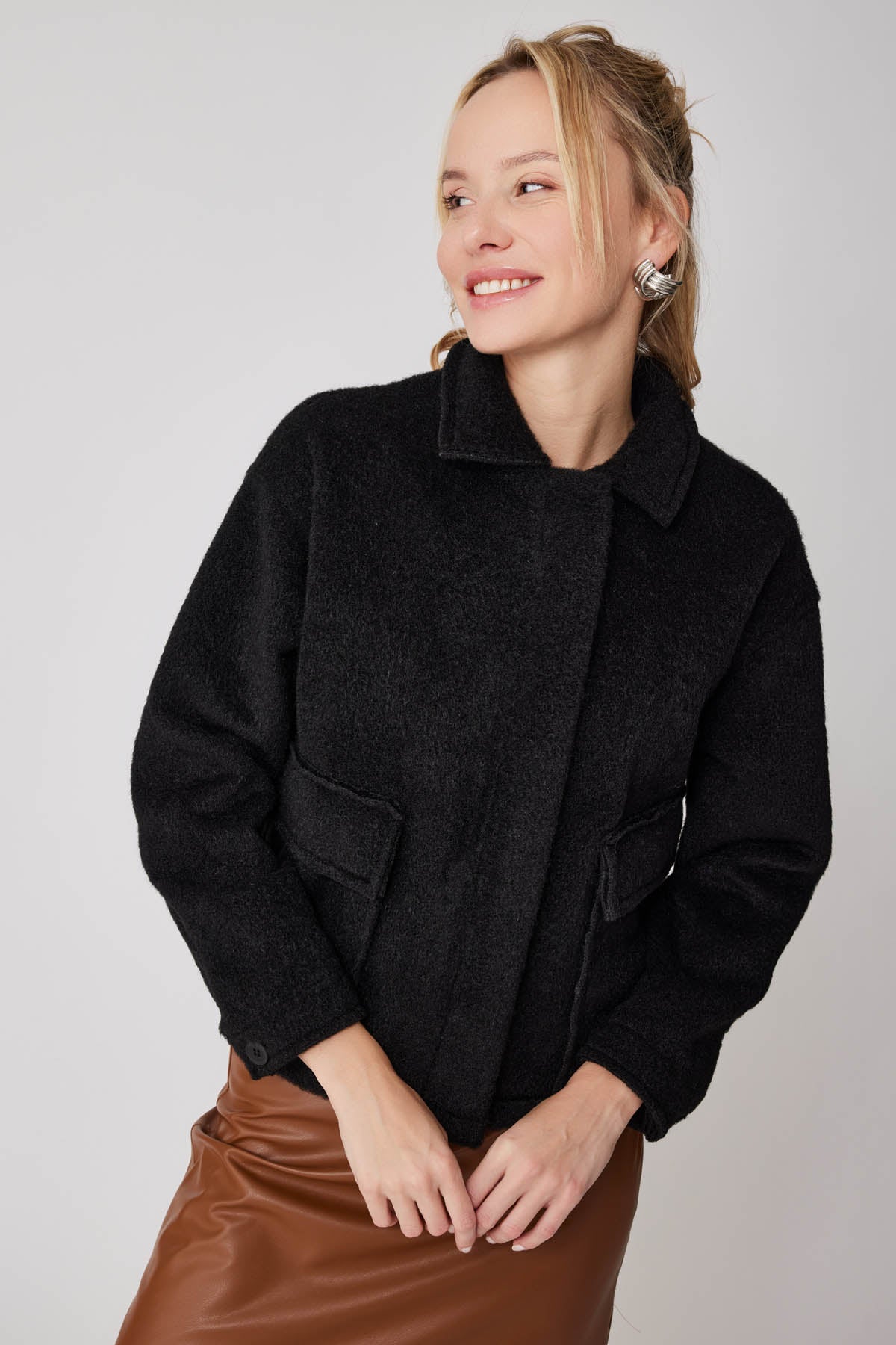 CROP JACKET WITH WIDE POCKETS