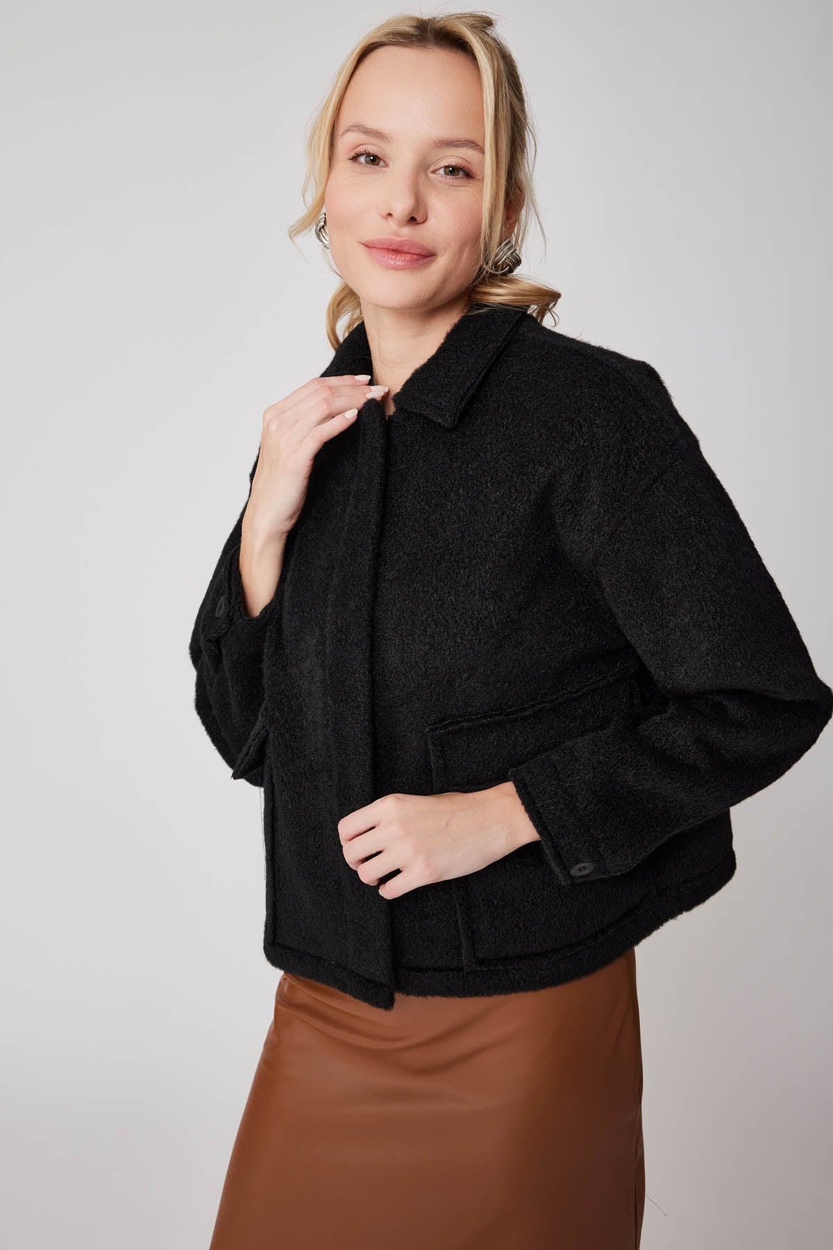 CROP JACKET WITH WIDE POCKETS