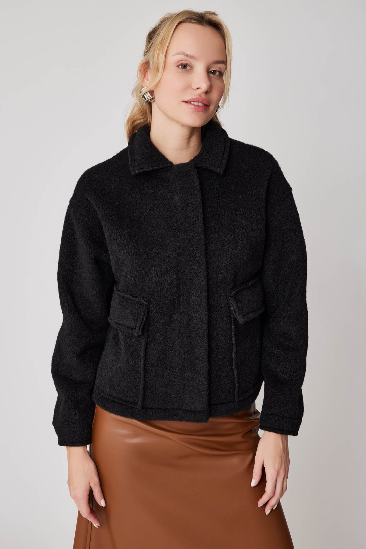 CROP JACKET WITH WIDE POCKETS