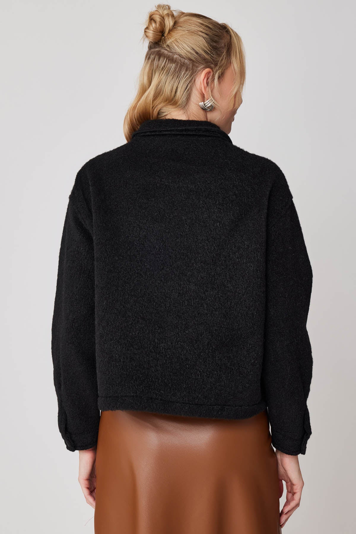 CROP JACKET WITH WIDE POCKETS