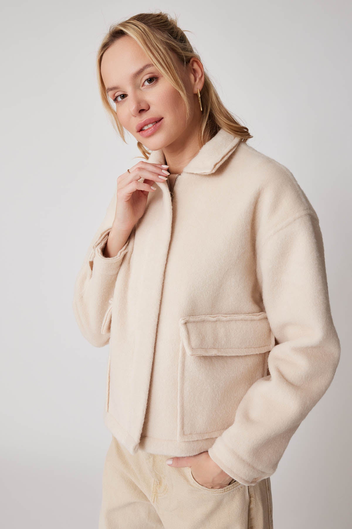 CROP JACKET WITH WIDE POCKETS