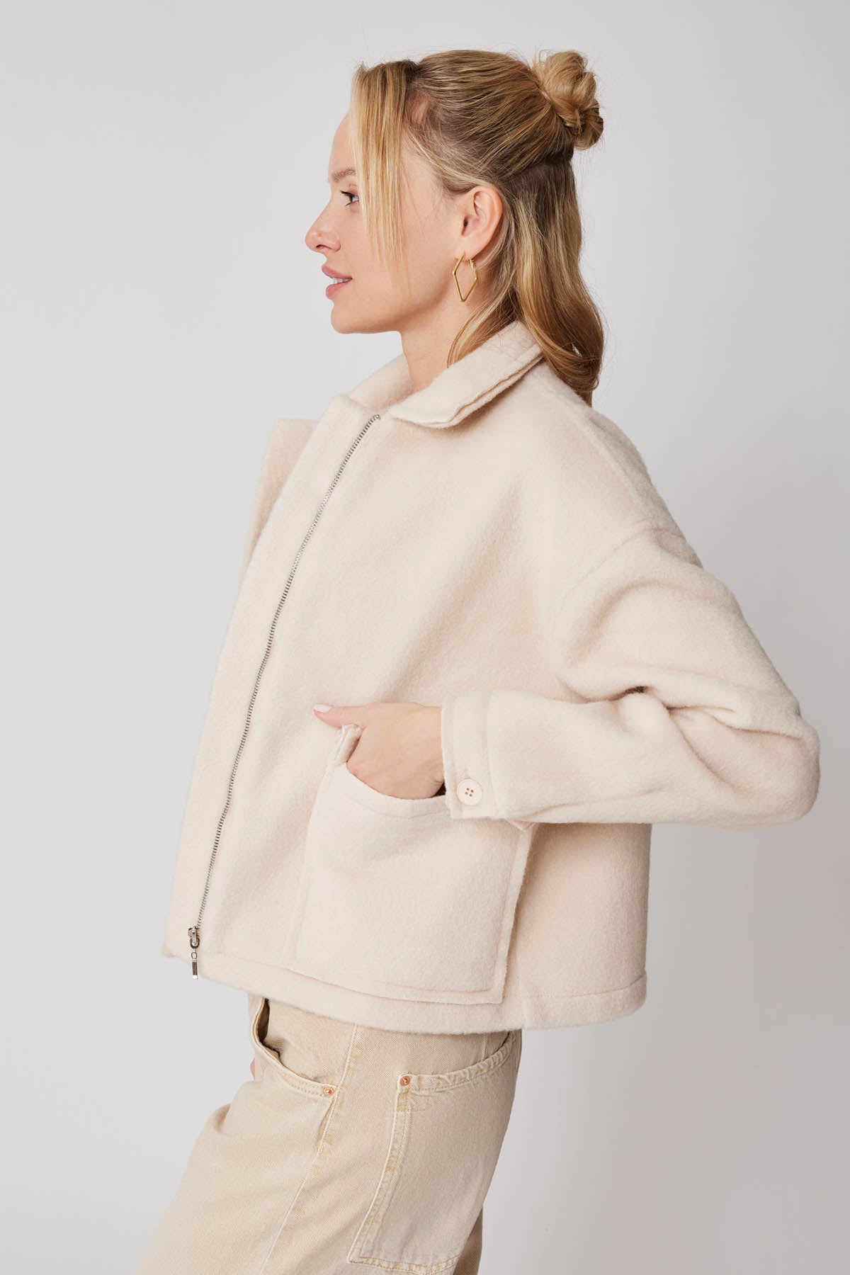 CROP JACKET WITH WIDE POCKETS